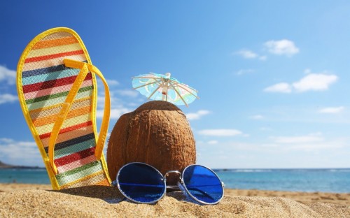 夏のデスクトップの壁紙 アイウェア サングラス 眼鏡 砂 履物 夏 ビーチ 休暇 ビーチサンダル 個人用保護具 Wallpaperkiss