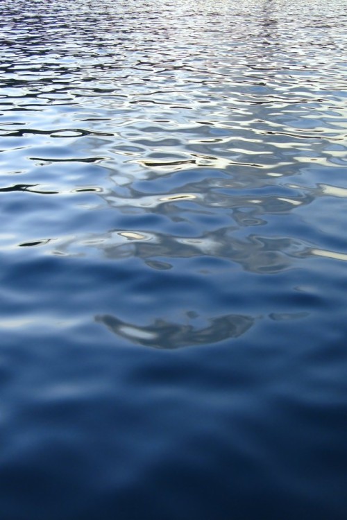水iphoneの壁紙 水 青い 海 反射 海洋 波 空 水資源 穏やかな 風の波 Wallpaperkiss