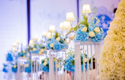 結婚式の壁紙 青い デコレーション フローリストリー 花 花柄 フラワーアレンジメント 黄 ラベンダー 結婚披露宴 目玉 Wallpaperkiss