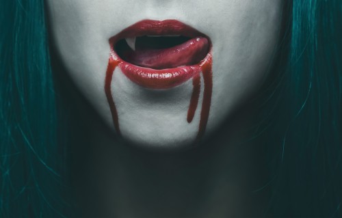 Fondo De Pantalla De Vampiro Labio Rojo Boca Ojo De Cerca Lengua Mandibula Diente 1166221 Wallpaperkiss