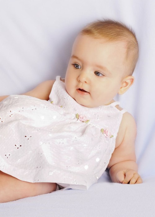 かわいい赤ちゃんの女の子の壁紙 子 赤ちゃん 白い 幼児 ピンク 製品 座っている 赤ちゃん 幼児服 Wallpaperkiss
