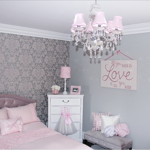 Graue Tapete Schlafzimmer Rosa Produkt Zimmer Schlafzimmer Mobel Wand Innenarchitektur Leuchter Bett Beleuchtung 1241286 Wallpaperkiss