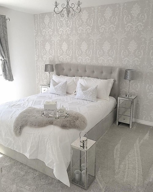 ローラアシュレイグレー壁紙 寝室 家具 ベッド ルーム 白い ベッドのフレーム 財産 壁 ベッドシーツ インテリア デザイン Wallpaperkiss