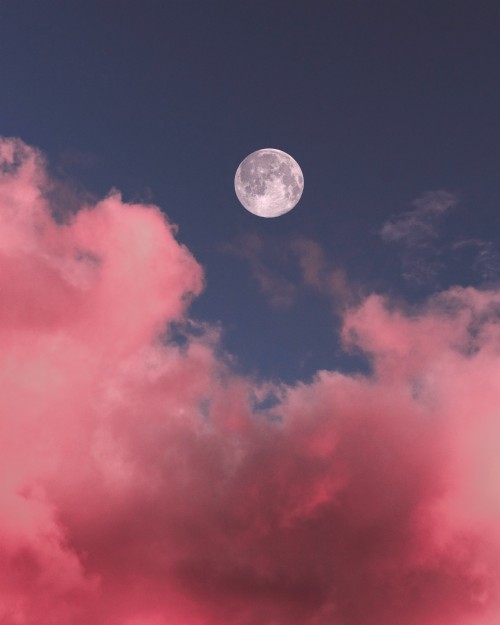 満月の壁紙 空 月 雲 昼間 ピンク 満月 光 雰囲気 Wallpaperkiss