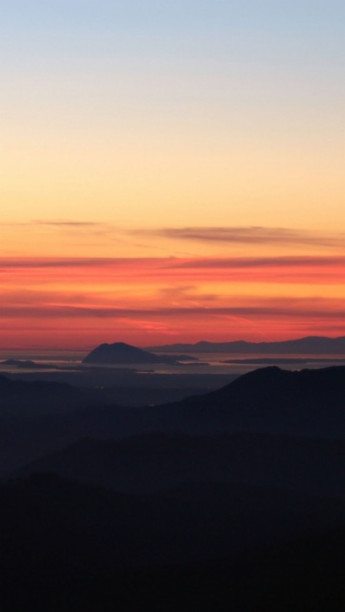 山のiphoneの壁紙 空 地平線 日の出 日没 雲 朝の赤い空 イブニング 朝 残照 Wallpaperkiss