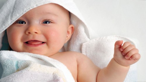 生まれたばかりの赤ちゃん画像壁紙 子 赤ちゃん 面白い顔を作る赤ちゃん 幼児 手 眠っている赤ちゃん リネン Wallpaperkiss