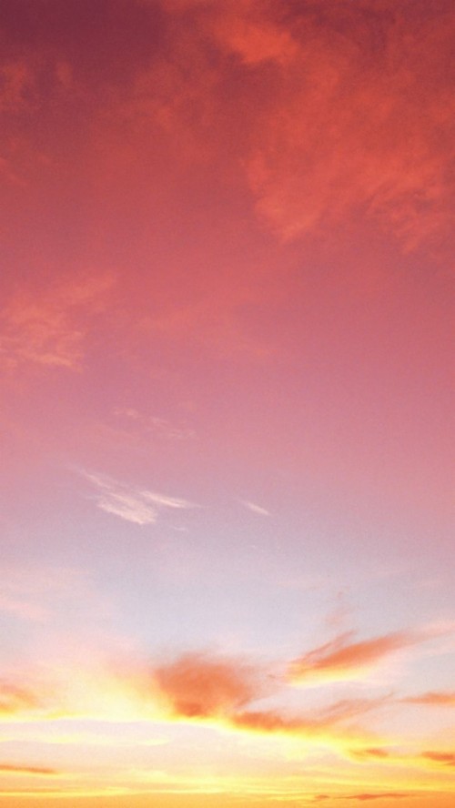Iphoneプラスの壁紙 空 雲 残照 赤 ピンク オレンジ 昼間 雰囲気 朝の赤い空 Wallpaperkiss