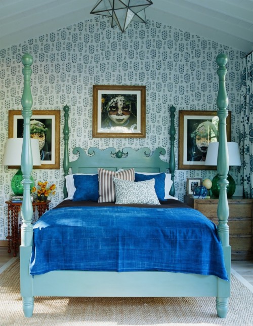 壁のネイビーブルーの壁紙 寝室 家具 青い ルーム ベッド インテリア デザイン ターコイズ 財産 壁 ベッドのフレーム Wallpaperkiss