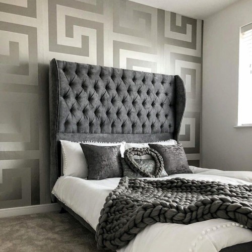 銀の寝室の壁紙 ルーム 家具 寝室 インテリア デザイン 壁 財産 ベッド 黒と白 ベッドのフレーム Wallpaperkiss