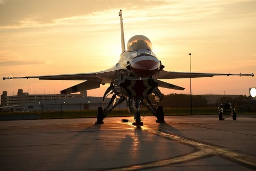 F16壁紙 飛行機 航空機 空軍 車両 航空 軍用機 戦闘機 航空宇宙工学 ジェット機 航空宇宙メーカー Wallpaperkiss