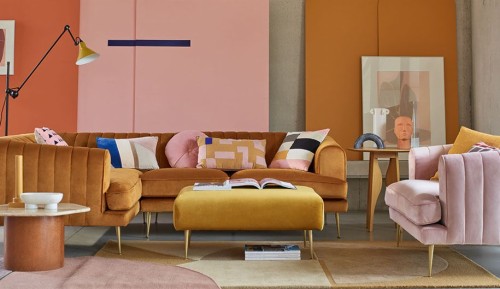 Bとqの寝室の壁紙 リビングルーム 家具 ルーム ソファー インテリア デザイン オレンジ 黄 壁 テーブル 床 Wallpaperkiss