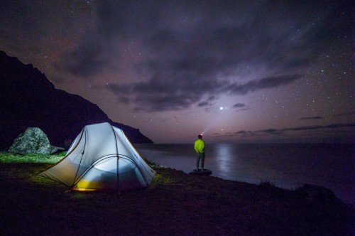キャンプの壁紙のhd テント 空 光 夜 キャンプ 風景 真夜中 海 オーロラ Wallpaperkiss