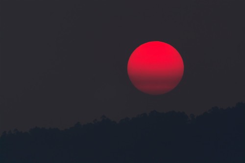 赤い月の壁紙 空 赤 雰囲気 地平線 天体 穏やかな 夜 雲 Wallpaperkiss